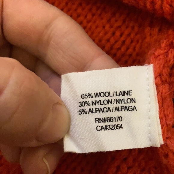 Guinevere Curved edge oversized sweater in Orange - Picture 10 of 10